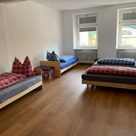 Natur Touristik Hostel بيت شباب *